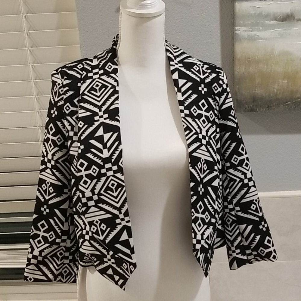 Never worn Umgee blazer.